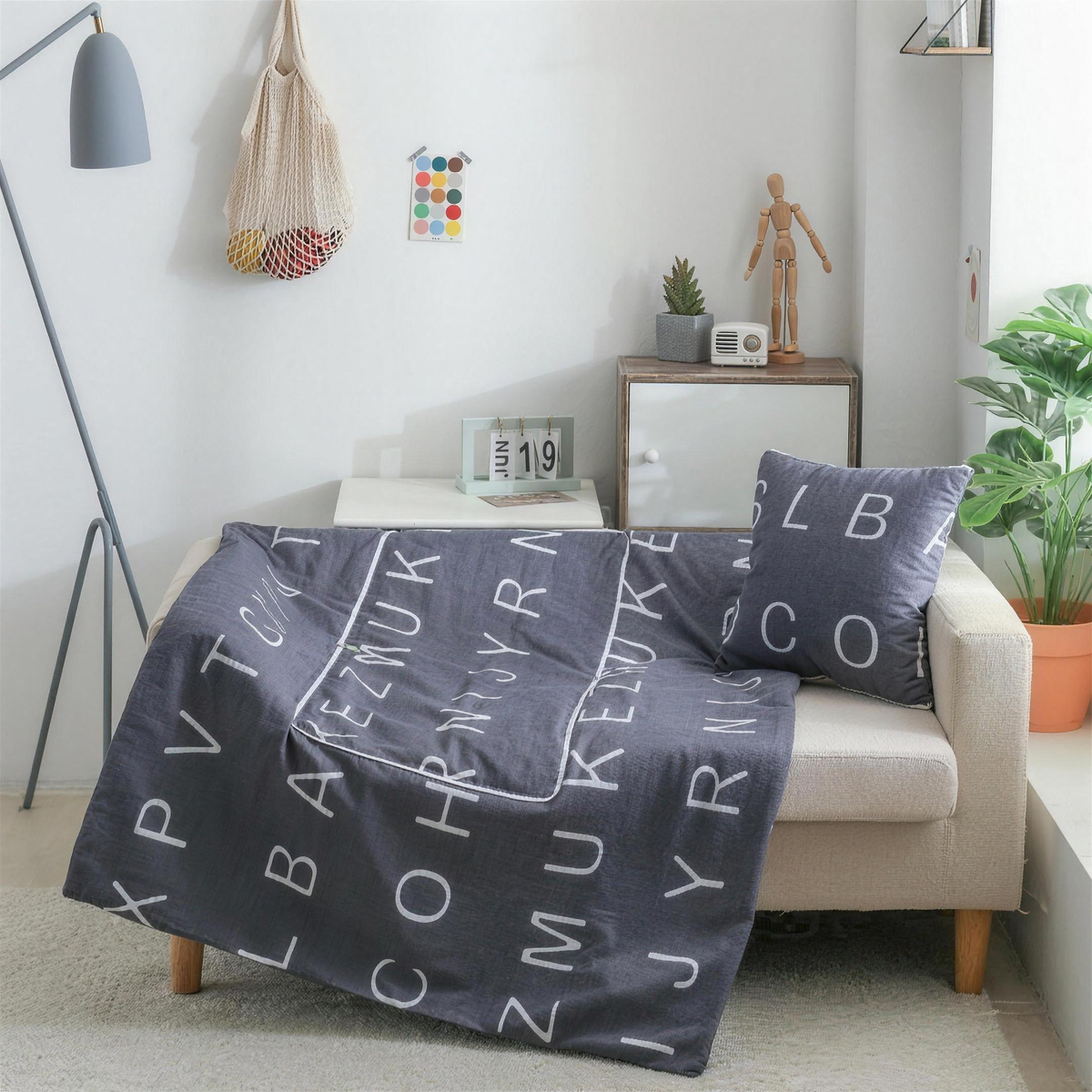 Dual-Use Cushion Quilt – Rabbit